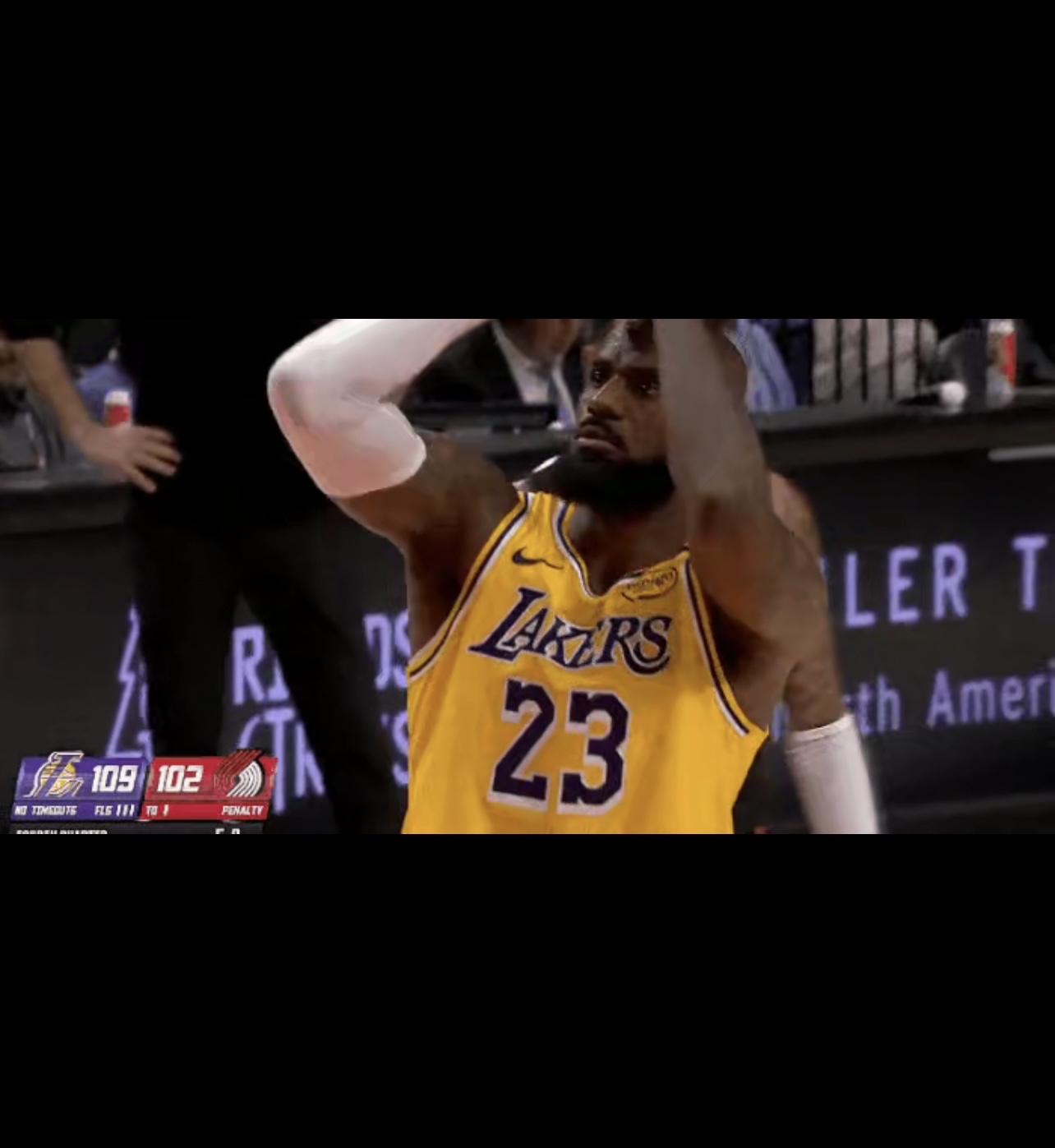 九游体育最新版本詹姆斯遭遇二十连败，MAD教练面临压力！的简单介绍